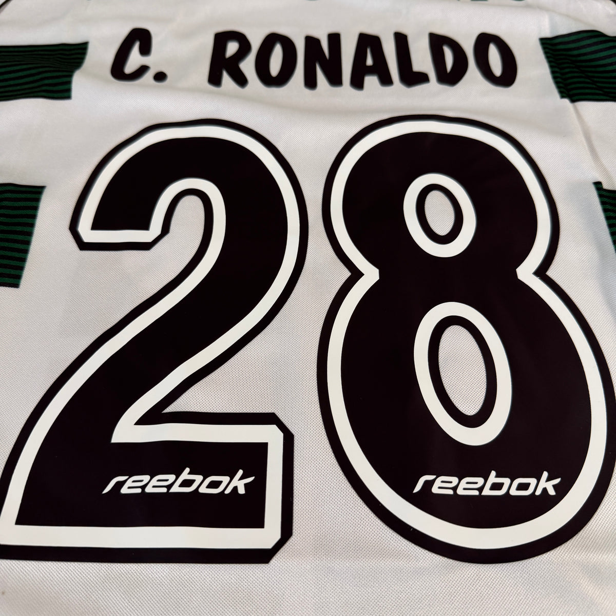 Sporting Lisboa 2001/03 Home - C.RONALDO 28